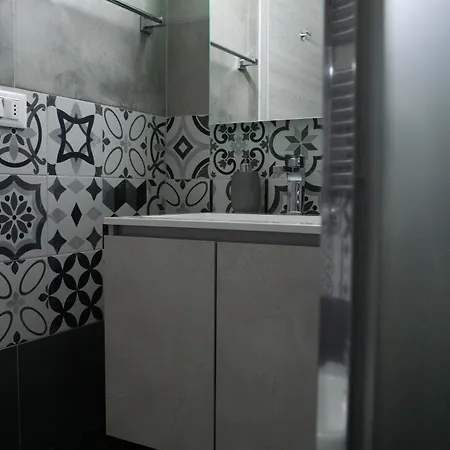 Bilocale Vicino Al Centro Di - Ristrutturato Di Recente! Апартаменты *