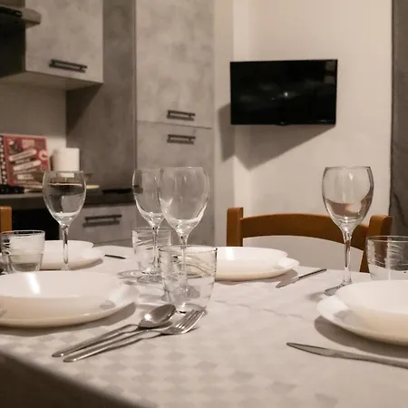 Bilocale Vicino Al Centro Di - Ristrutturato Di Recente! Апартаменты *