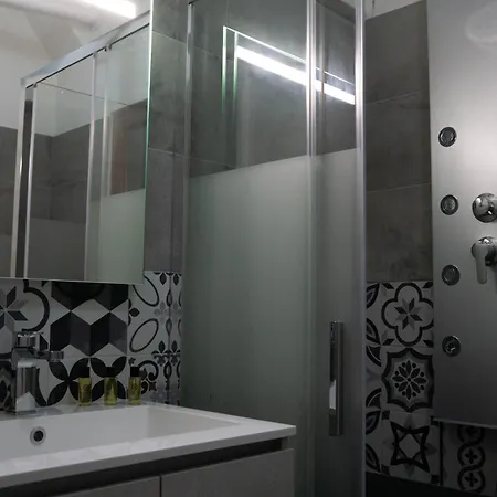 Bilocale Vicino Al Centro Di - Ristrutturato Di Recente! Верона